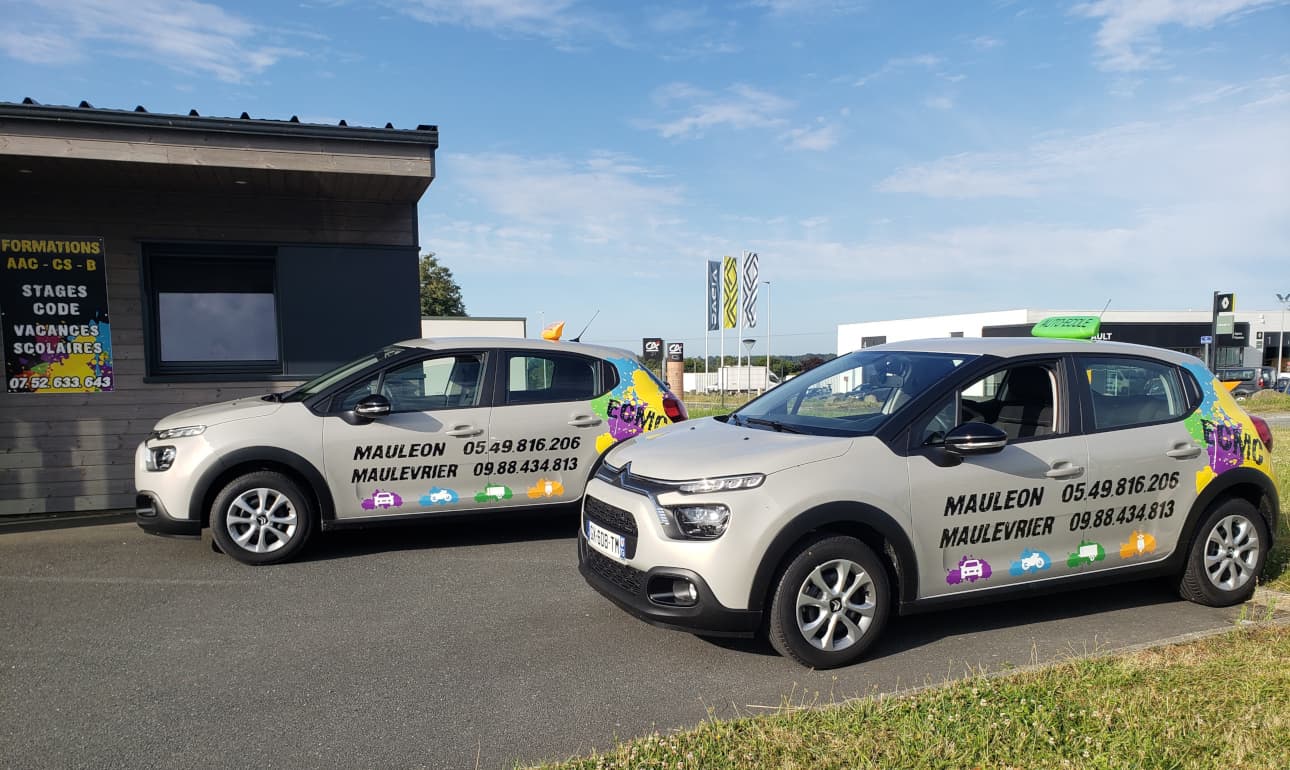 Deux voitures-école Citroën C3 ECMC